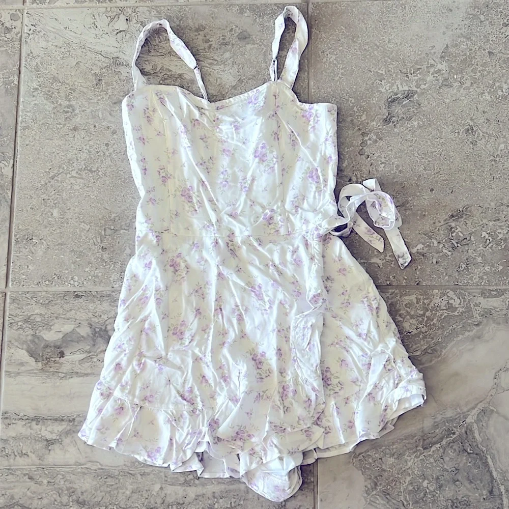 Hollister Floral Print Wrap Front Romper in White/Purple, NWT, Size S